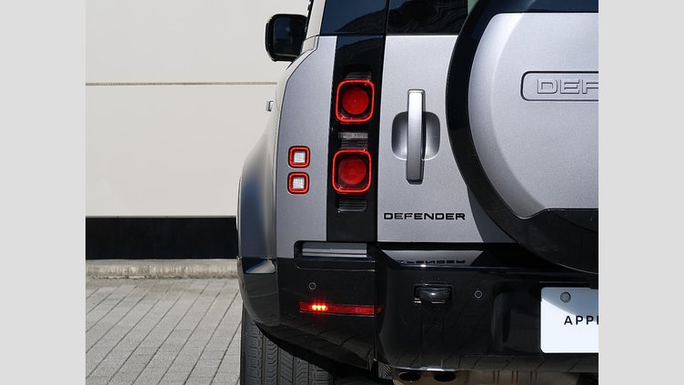 2024 認定中古車 Land Rover Defender 110 アイガーグレイ D300 AWD（AT） X-DYNAMIC HSE