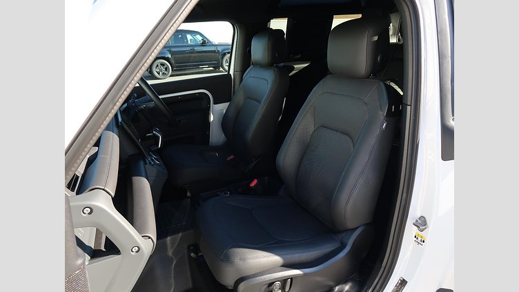 2025 認定中古車 Land Rover Defender 90 Fuji White 3.0 litre i6D ９０Ｘ－ダイナミックＨＳＥ Ｄ３５０ エアサスペンション装着車