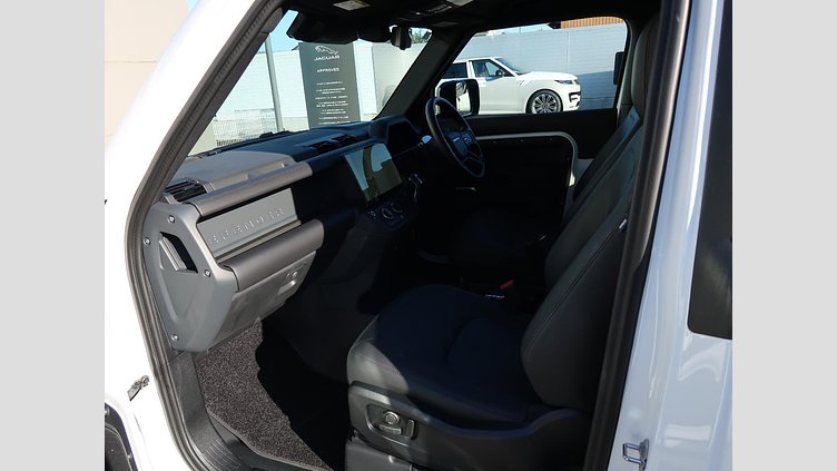 2025 認定中古車 Land Rover Defender 90 Fuji White 3.0 litre i6D ９０Ｘ－ダイナミックＨＳＥ Ｄ３５０ エアサスペンション装着車