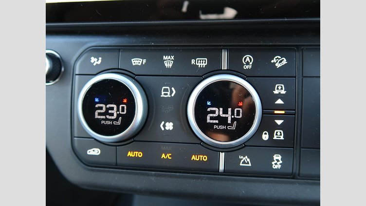 2025 認定中古車 Land Rover Defender 90 Fuji White 3.0 litre i6D ９０Ｘ－ダイナミックＨＳＥ Ｄ３５０ エアサスペンション装着車