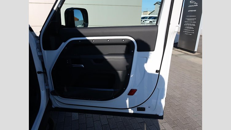 2025 認定中古車 Land Rover Defender 90 Fuji White 3.0 litre i6D ９０Ｘ－ダイナミックＨＳＥ Ｄ３５０ エアサスペンション装着車
