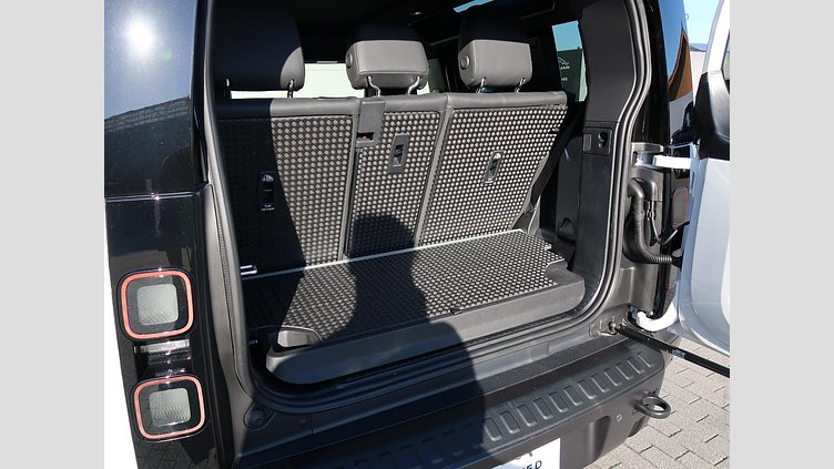 2025 認定中古車 Land Rover Defender 90 Fuji White 3.0 litre i6D ９０Ｘ－ダイナミックＨＳＥ Ｄ３５０ エアサスペンション装着車