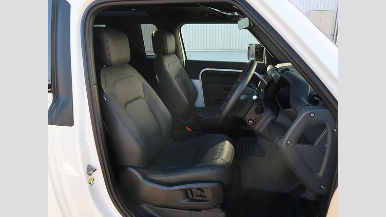 2025 認定中古車 Land Rover Defender 90 Fuji White 3.0 litre i6D ９０Ｘ－ダイナミックＨＳＥ Ｄ３５０ エアサスペンション装着車