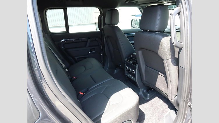 2025 認定中古車 Land Rover Defender 130 カルパチアングレイ D350 ディーゼルマイルドハイブリッド X-Dynamic SE
