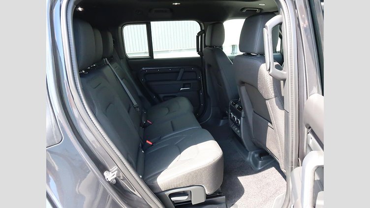 2025 認定中古車 Land Rover Defender 130 カルパチアングレイ D350 ディーゼルマイルドハイブリッド X-Dynamic SE