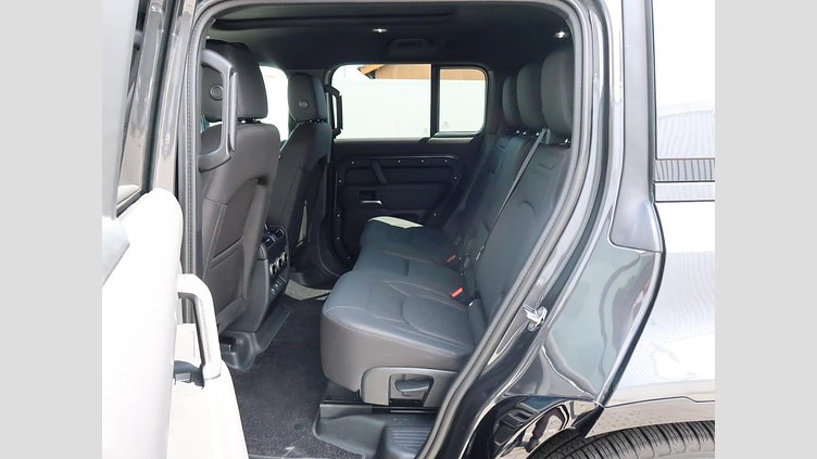2025 認定中古車 Land Rover Defender 130 カルパチアングレイ D350 ディーゼルマイルドハイブリッド X-Dynamic SE