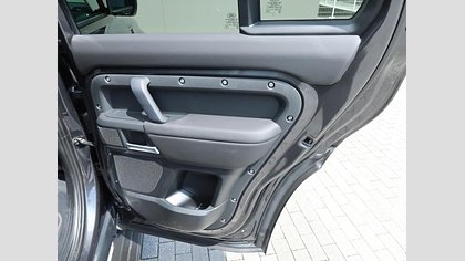Defender 130 39