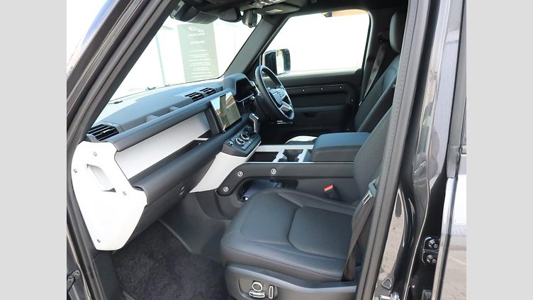 2025 認定中古車 Land Rover Defender 130 カルパチアングレイ D350 ディーゼルマイルドハイブリッド X-Dynamic SE