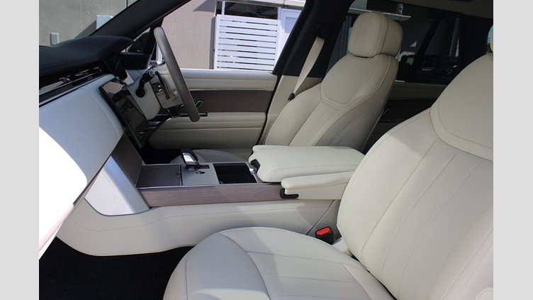 2025 認定中古車 Land Rover Range Rover Fuji White 3.0 litre i6D SE3.0L D350 SWB 4WD