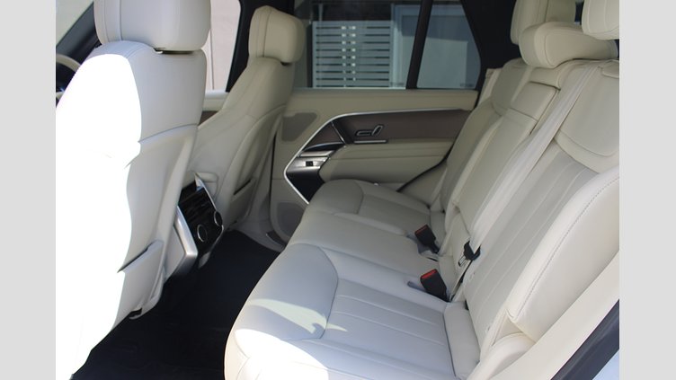 2025 認定中古車 Land Rover Range Rover Fuji White 3.0 litre i6D SE3.0L D350 SWB 4WD