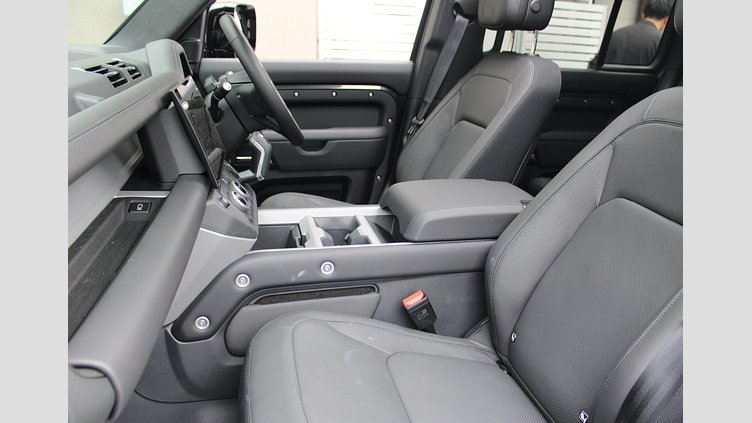 2025 認定中古車 Land Rover Defender 110 Carpathian Grey 3.0 litre i6D 130 X 3.0L D350 4WD　8人