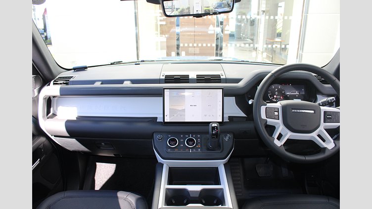 2025 認定中古車 Land Rover Defender 110 タスマンブルー D350 ディーゼルマイルドハイブリッド X-Dynamic SE