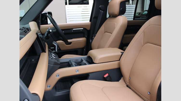 2024 認定中古車 Land Rover Defender 110 サントリーニブラック D350 ディーゼルマイルドハイブリッド X-Dynamic HSE