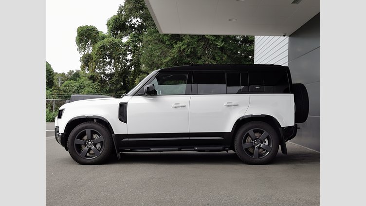 2024 認定中古車 Land Rover Defender 110 フジホワイト D300 AWD（AT） X-DYNAMIC HSE