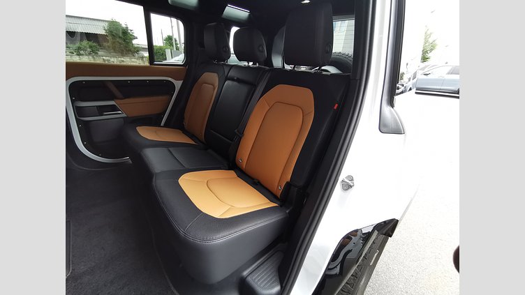 2024 認定中古車 Land Rover Defender 110 フジホワイト D300 AWD（AT） X-DYNAMIC HSE