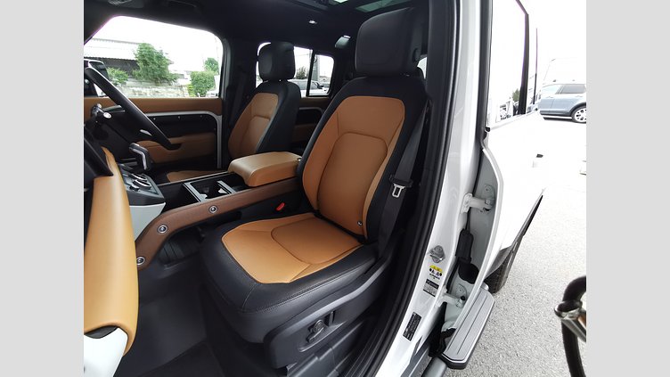 2024 認定中古車 Land Rover Defender 110 フジホワイト D300 AWD（AT） X-DYNAMIC HSE