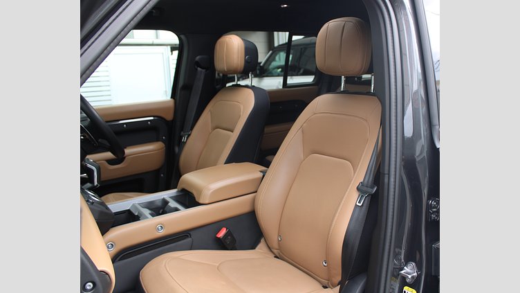 2024 認定中古車 Land Rover Defender 130 カルパチアングレイ P500 ガソリン V8