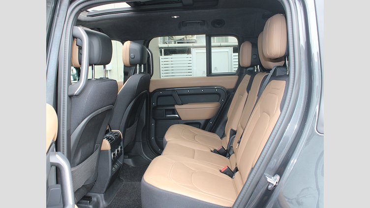 2024 認定中古車 Land Rover Defender 130 カルパチアングレイ P500 ガソリン V8