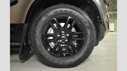Defender 110 8