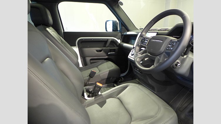 2025 認定中古車 Land Rover Defender 90 フジホワイト D350 ディーゼルマイルドハイブリッド X-Dynamic HSE