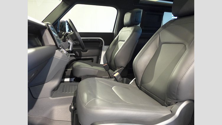 2025 認定中古車 Land Rover Defender 90 フジホワイト D350 ディーゼルマイルドハイブリッド X-Dynamic HSE
