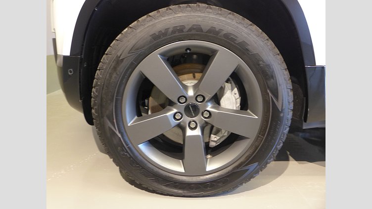 2025 認定中古車 Land Rover Defender 90 フジホワイト D350 ディーゼルマイルドハイブリッド X-Dynamic HSE