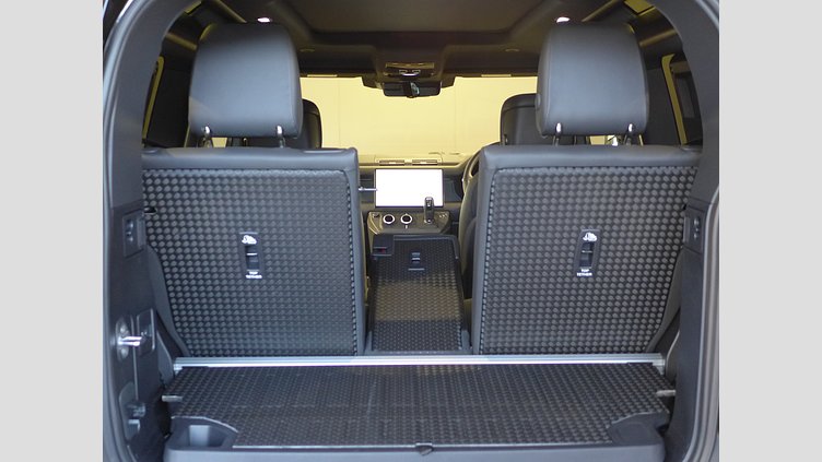 2025 認定中古車 Land Rover Defender 90 フジホワイト D350 ディーゼルマイルドハイブリッド X-Dynamic HSE