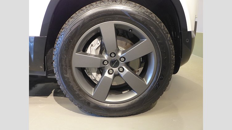 2025 認定中古車 Land Rover Defender 90 フジホワイト D350 ディーゼルマイルドハイブリッド X-Dynamic HSE
