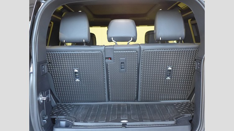2025 認定中古車 Land Rover Defender 90 フジホワイト D350 ディーゼルマイルドハイブリッド X-Dynamic HSE