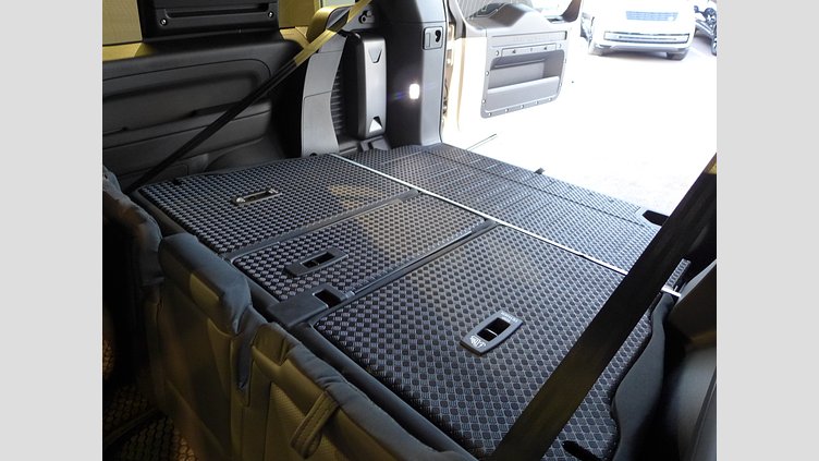 2025 認定中古車 Land Rover Defender 90 フジホワイト D350 ディーゼルマイルドハイブリッド X-Dynamic HSE