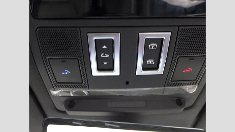 2025 認定中古車 Land Rover Defender 90 フジホワイト D350 ディーゼルマイルドハイブリッド X-Dynamic HSE