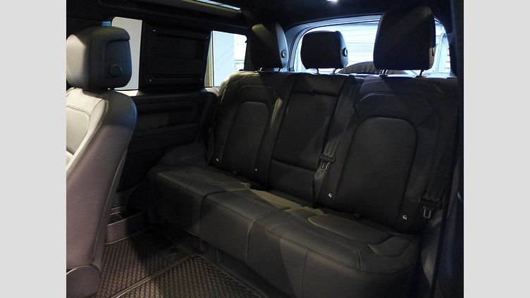 2025 認定中古車 Land Rover Defender 90 フジホワイト D350 ディーゼルマイルドハイブリッド X-Dynamic HSE