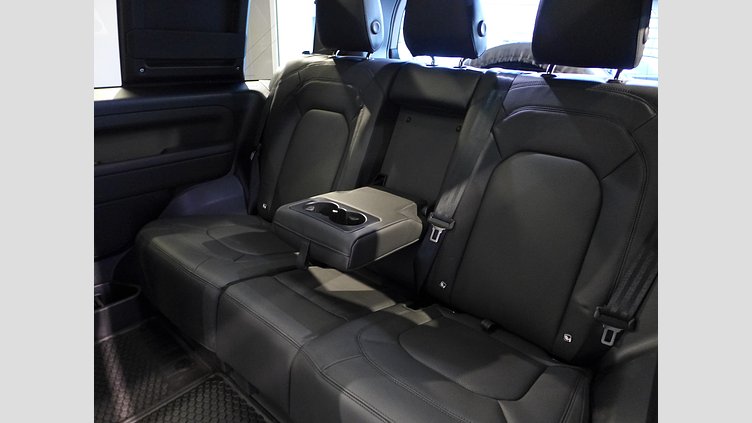 2025 認定中古車 Land Rover Defender 90 フジホワイト D350 ディーゼルマイルドハイブリッド X-Dynamic HSE