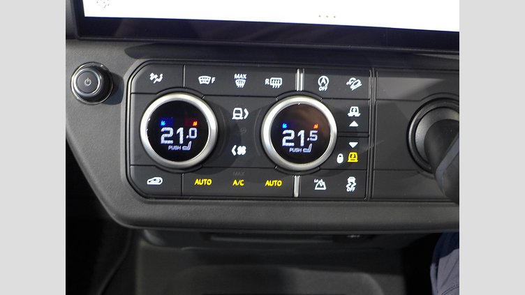 2025 認定中古車 Land Rover Defender 90 フジホワイト D350 ディーゼルマイルドハイブリッド X-Dynamic HSE
