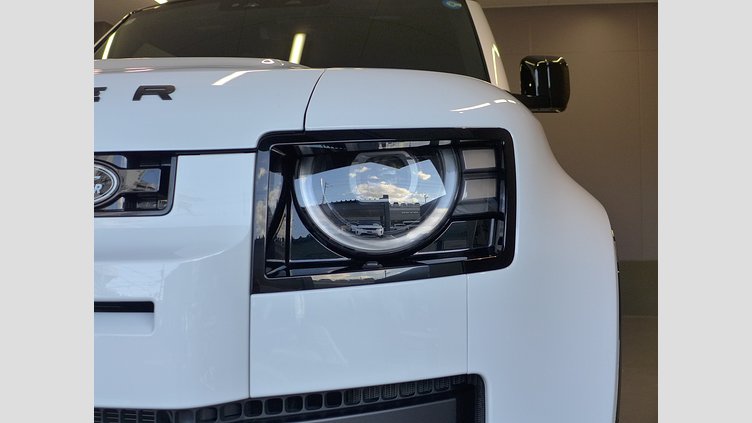 2025 認定中古車 Land Rover Defender 90 フジホワイト D350 ディーゼルマイルドハイブリッド X-Dynamic HSE