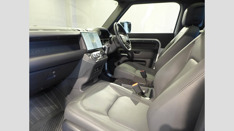 2025 認定中古車 Land Rover Defender 90 フジホワイト D350 ディーゼルマイルドハイブリッド X-Dynamic HSE
