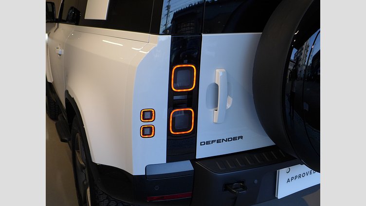 2025 認定中古車 Land Rover Defender 90 フジホワイト D350 ディーゼルマイルドハイブリッド X-Dynamic HSE