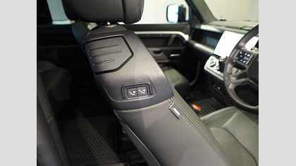 Defender 90 19