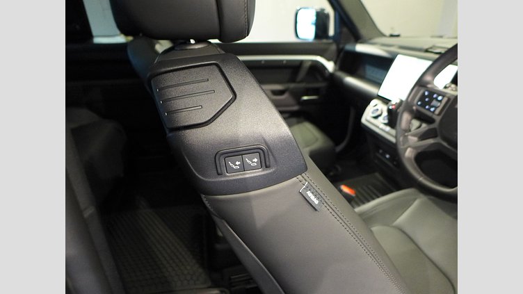 2025 認定中古車 Land Rover Defender 90 フジホワイト D350 ディーゼルマイルドハイブリッド X-Dynamic HSE