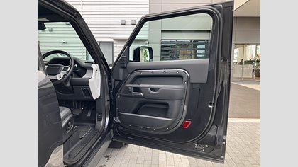 Defender 90 23