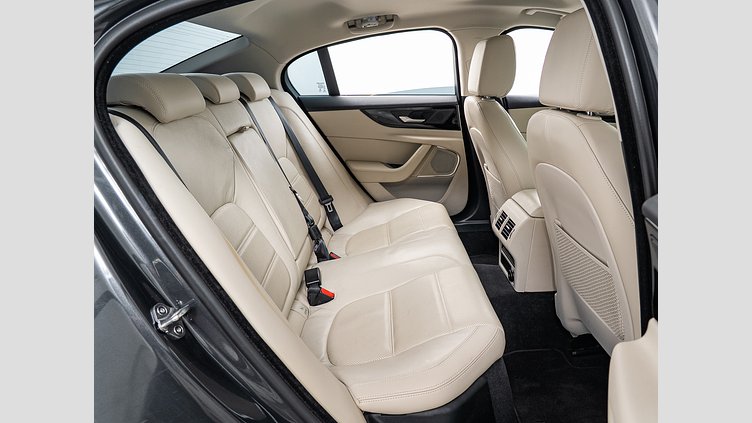 2019 認定中古車 Jaguar XE Carpathian Grey 2.0 litre i4D Diesel S