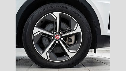 E-Pace 8