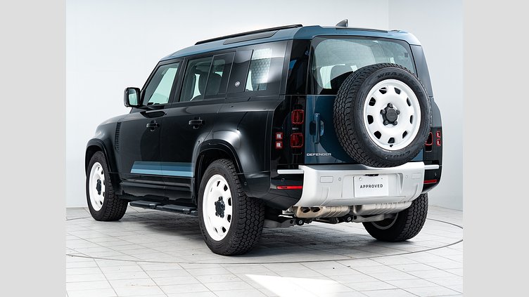 2024 認定中古車 Land Rover Defender 110 Santorini Black 3.0 litre i6D  カウンティ エクステリアパック キュレーテッドフォージャパン
