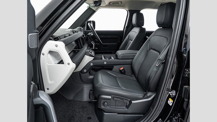 2024 認定中古車 Land Rover Defender 110 Santorini Black 3.0 litre i6D  カウンティ エクステリアパック キュレーテッドフォージャパン