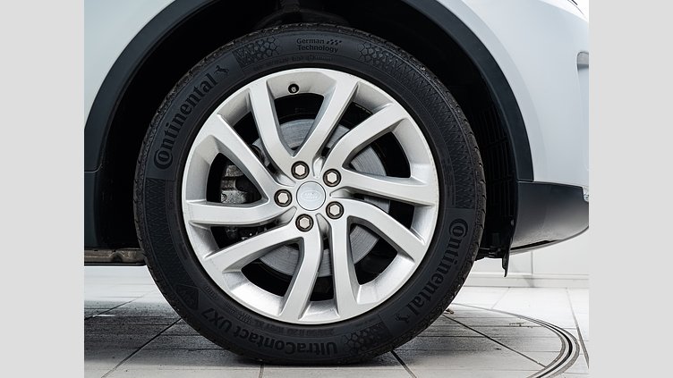 2017 認定中古車 Land Rover Discovery Yulong White 3.0 litre V6 Supercharged Petrol HSE　７人乗り