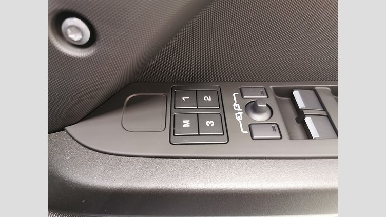 2025 認定中古車 Land Rover Defender 130 カルパチアングレイ D350 ディーゼルマイルドハイブリッド X
