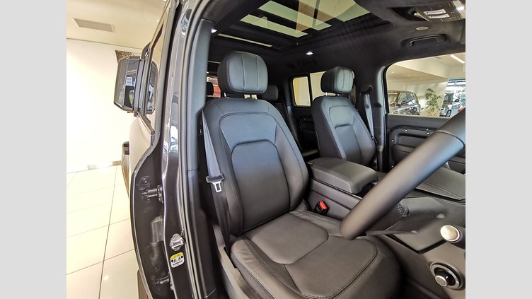 2025 認定中古車 Land Rover Defender 130 カルパチアングレイ D350 ディーゼルマイルドハイブリッド X