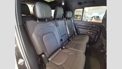Defender 130 4