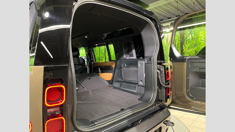 2023 認定中古車 Land Rover Defender 110 ゴンドワナストーン D300 AWD（AT） X-DYNAMIC HSE