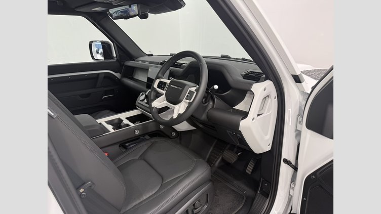 2025 認定中古車 Land Rover Defender 110 フジホワイト D350 ディーゼルマイルドハイブリッド X-Dynamic SE　D350　エアサスペンション